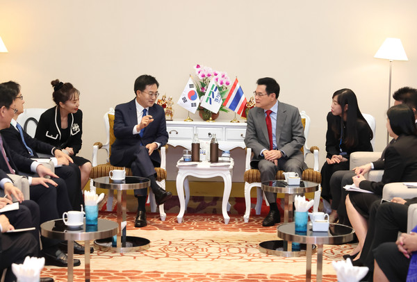 김동연 경기도지사(왼쪽), 쭈린 락사나위싯 태국 경제부총리