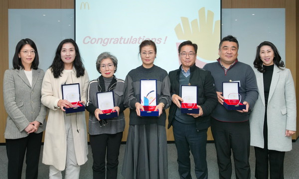 ▲한국맥도날드가 지난 28일 연말을 맞아 우수 가맹점주를 시상하는 ‘2023 오너 오퍼레이터 어워드(2023 Owner Operator Award)’를 진행했다.