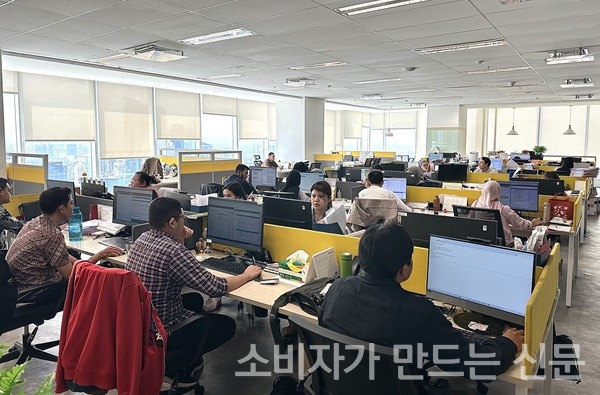 ▲KB손해보험 인니법인 본사, 현지직원들이 근무하고있다. ⓒ소비자가만드는신문