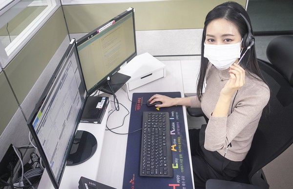 ▲SK텔레콤 고객센터 직원이 고객 상담을 진행하고 있다