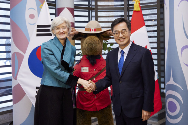 타마라 모휘니 주한 캐나다 대사(왼쪽), 김동연 경기도지사