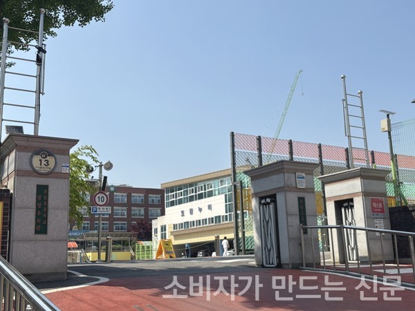 ▲원당초 전경