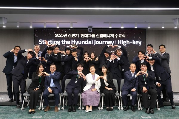 ▲현정은 현대그룹 회장이 신입 매니저들을 만나 ‘용기와 도전’을 강조하며, 회사의 미래를 함께 개척해 나가자고 당부했다.