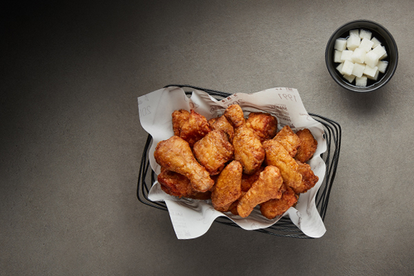 ▲마늘과 간장 소스가 특징인 교촌치킨 스테디셀러 '교촌오리지널'