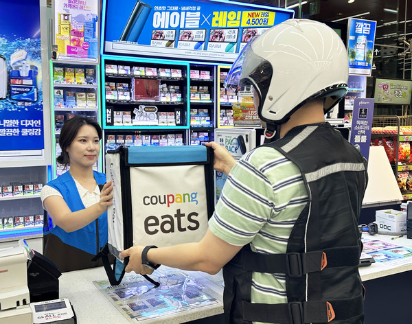 ▲GS25와 쿠팡이츠 퀵커머스 서비스 연출 이미지. 사진=GS리테일