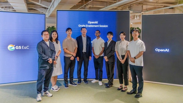 ▲허윤홍 대표(사진 왼쪽 4번째)와 OpenAI 담당자들