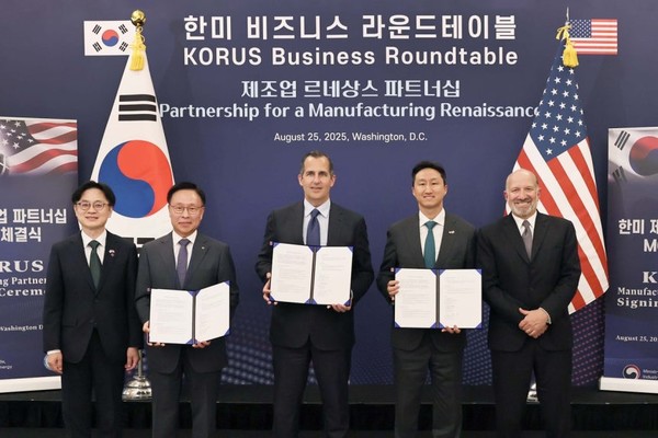 ▲(왼쪽부터) 김정관 산업통상자원부 장관, 김복규 한국산업은행 수석부행장, 프랭크 브루노 서버러스 캐피탈 최고경영자, 정기선 HD현대 수석부회장, 하워드 러트닉 미국 상무부 장관