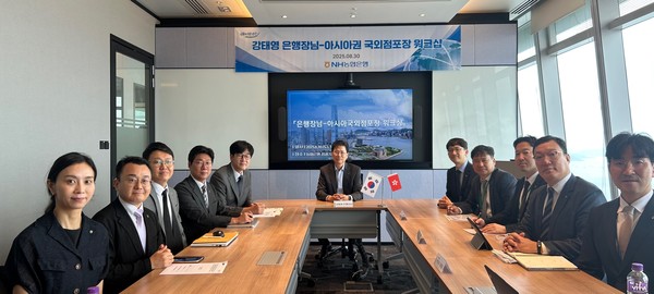 ▲강태영 농협은행장(사진 가운데)