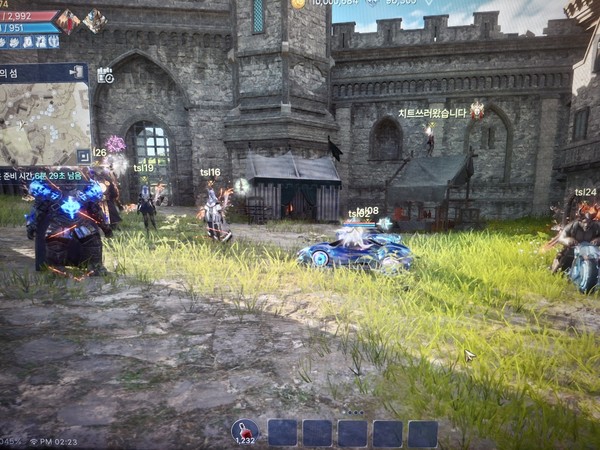 ▲영광의 섬 체험. 최후의 1인이 남을 때까지 싸우는 배틀로얄 전투 콘텐츠이다.