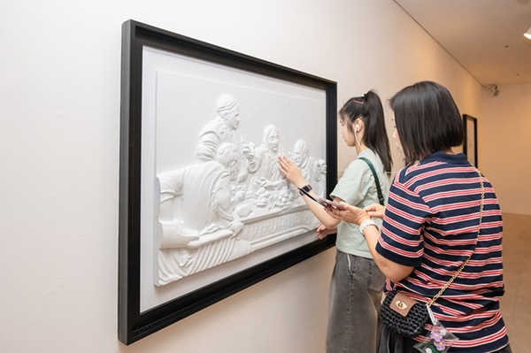 어두운 미술관 작품 체험