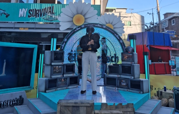 ▲11일 부터 성동구 펍지성수에서 진행되는 'G-DRAGON Ubermensch Exhibition' 행사에 기자가 직접 포토존 체험을 해봤다