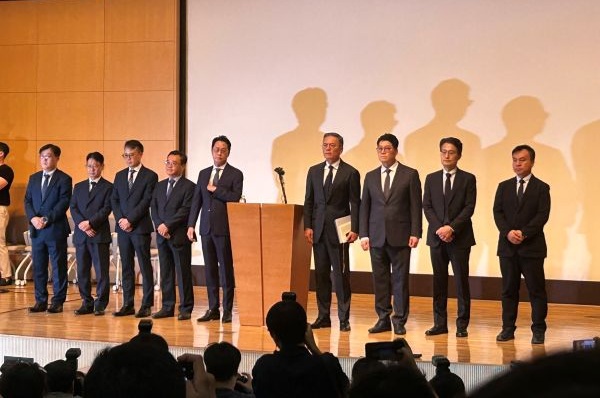 ▲조좌진 롯데카드 대표와 임원들이 해킹 사고에 대해 사과하기 위해 기자간담회를 열었다