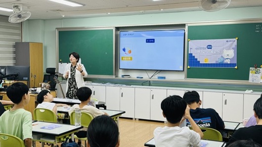 ▲ 신한라이프에서 실시하고 있는 1사1교 금융교육 현장