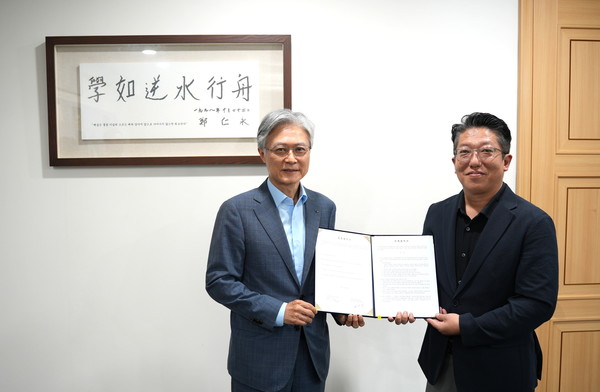 ▲왼쪽부터 HL D&I한라 홍석화 수석사장, 강석진 노조위원장