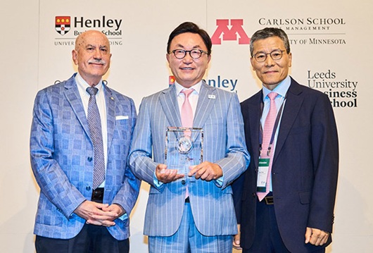 ▲ 박현주 회장은 지난해 7월 국제경영학회에서 아시아 금융인 최초로 올해의 국제 최고경영자상을 수상했다.