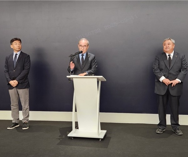 ▲김영섭 KT 대표가 지난 11일 서울 종로구 KT 광화문빌딩 웨스트 사옥에서 최근 발생한 소액결제 피해와 관련해 브리핑을 하고 있다.