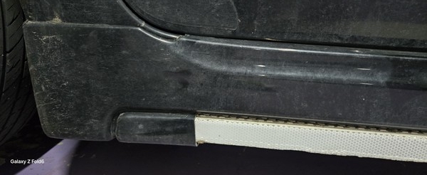 ▲ 사이드 에어댐이 파손된 모습