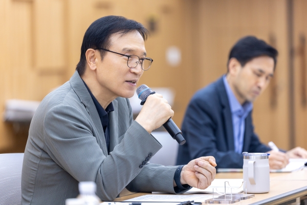 ▲임태희 경기도교육감이 협의회에 참석해 발언을 이어가고 있다