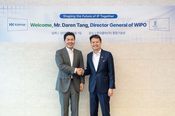 ▲윤상현 콜마그룹 부회장(왼쪽), 다렌 탕 WIPO 사무총장