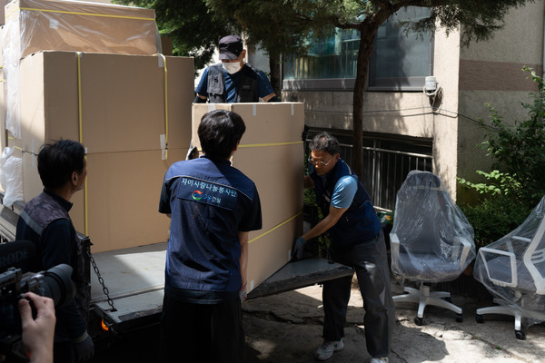 ▲'꿈과 희망의 공부방' 310호 봉사활동에 참여하고 있는 GS건설 임직원들