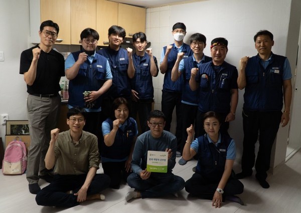 ▲'꿈과 희망의 봉사활동' 300호 완공 기념 사진