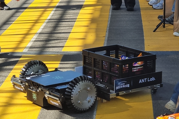 ▲대상을 수상한 ANT Lab팀의 ‘액티브 옴니 내비게이션 트랜스포터’