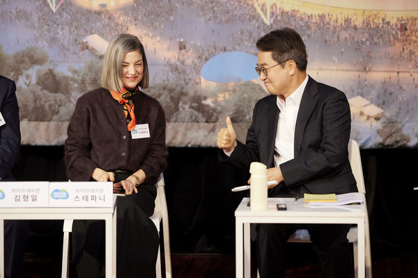 ▲김동연 경기도지사(오른쪽)