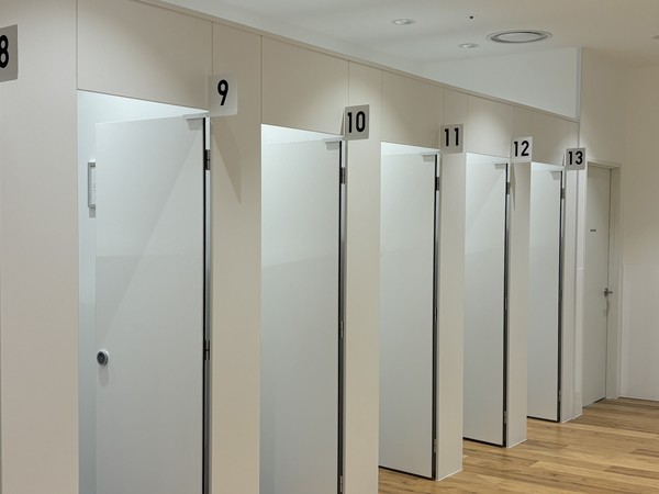 ▲피팅룸이 13개로 증설됐다.