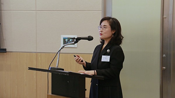 ▲조혜진 인천대학교 소비자학과 교수가 20일 열린 '2025 소비자금융포럼'에서 발제하고 있다