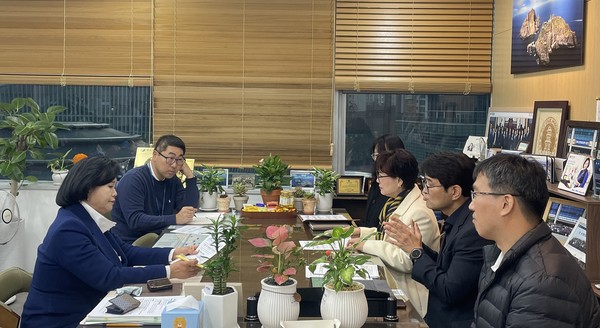 ▲정윤경 경기도의회 부의장(맨 앞에서 왼쪽)