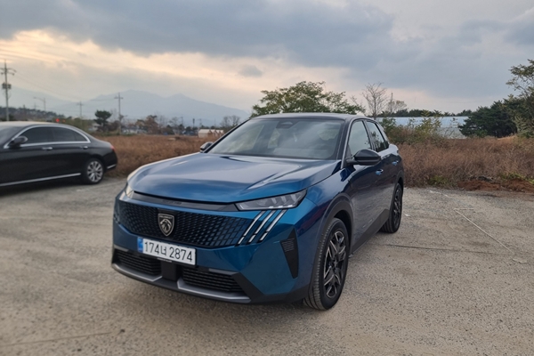 ▲푸조 '3008 스마트 하이브리드 GT'