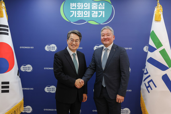 ▲김동연 경기도지사(왼쪽)와 