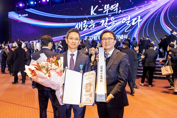 허은철 GC녹십자 대표(왼쪽), 이우진 GC녹십자 글로벌사업본부장