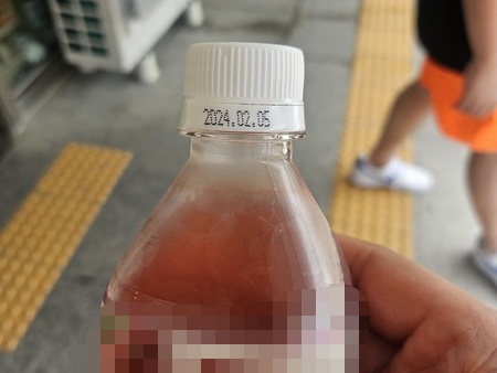 ▲지난 7월 편의점에서 음료를 구매했으나 소비기한이 2월로 기재돼있다.