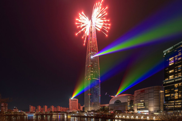 ▲롯데물산이 ‘2026 롯데월드타워 더 카운트다운’을 진행했다.