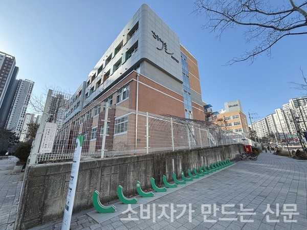 ▲가재울초 전경