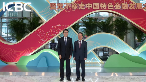 ▲(사진 오른쪽)진옥동 신한금융그룹 회장과 랴오 린 ICBC 회장