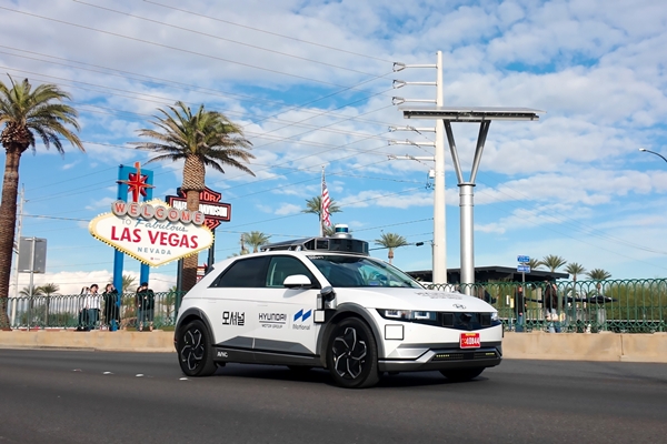 ▲모셔널의 로보 택시가 라스베이거스 시내를 주행하는 모습