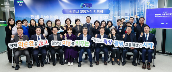 김동연 경기도지사(가운데)