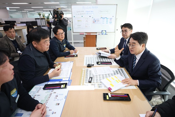 김동연 경기도지사(오른쪽)