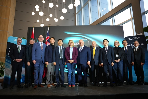 ▲ (왼쪽 다섯번째) 김동명 LG에너지솔루션 CEO 사장이 