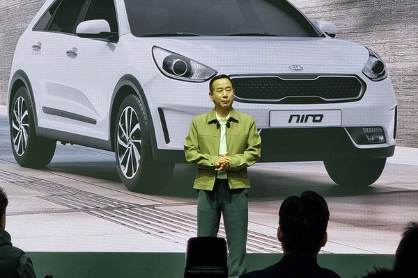 ▲정원정 기아 국내사업본부장 부사장이 지난 9일 레이어스튜디오 11에서 열린 ‘더 뉴 니로 미디어 데이’에서 신형 니로에 대해 설명하고 있다