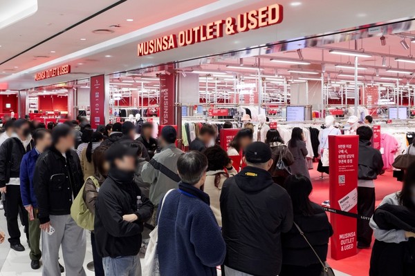 ▲무신사 아울렛&유즈드 롯데몰 은평점 개점일 오픈런 현장. 사진=무신사