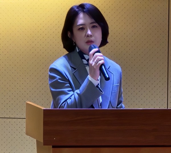 ▲이혜연 SK텔레콤 고객가치혁신실장이 18일 '고객가치 혁신 활동 계획' 브리핑에서 발언하고 있다