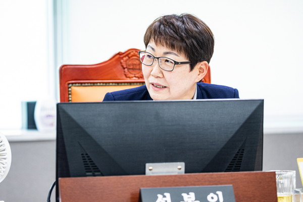 ▲성복임 경기도의원이 24일 열린 제389회 건설교통위원회 임시회에서 발언하고 있다. 사진=경기도