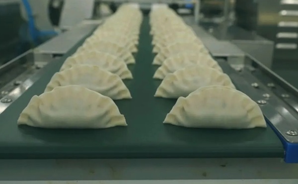 ▲퍼스트키친 만두 제조 공정, 사진=하림