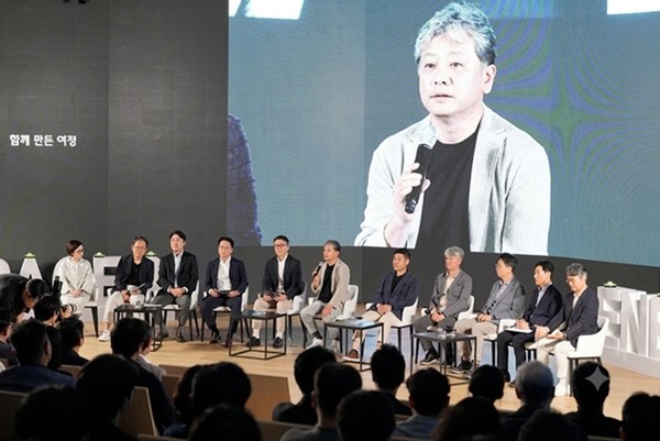 ▲현대엔지니어링 주우정 대표와 주요 경영진이 서울 종로구 계동 본사에서 열린 가치체계 선포식에서 임직원들과의 대화 시간을 통해 새로운 가치체계와 사업 방향에 대한 질의응답을 진행하고 있다. 사진=현대엔지니어링