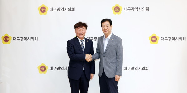 ▲남종섭 경기도의회 의장(왼쪽)과 임인환 대구광역시의회 의장. 사진=경기도의회